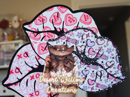 outlined lips cardstock